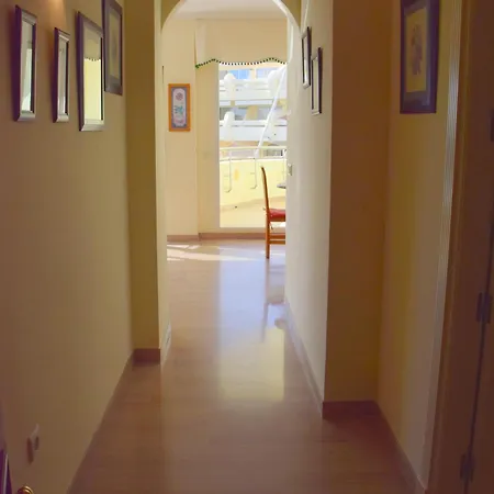 Cozy Corner 2 Bedroom On New Island Complex In Marina Harbour