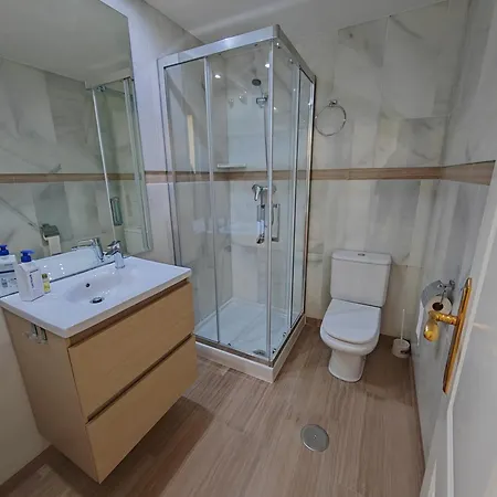 Cozy Corner 2 Bedroom On New Island Complex In Marina Harbour *