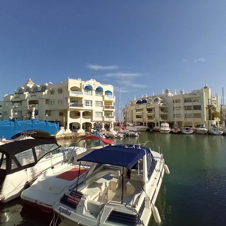 Cozy Corner 2 Bed Island Puerto Marina Daire *